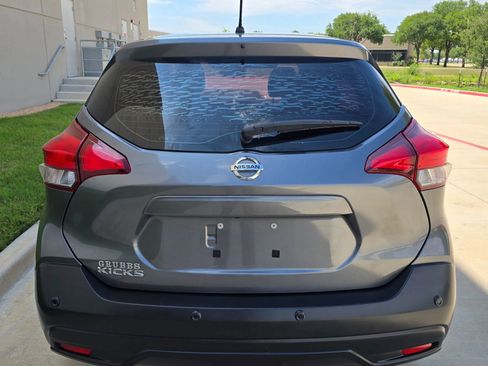 Used 2020 Nissan Kicks S FWD image 10