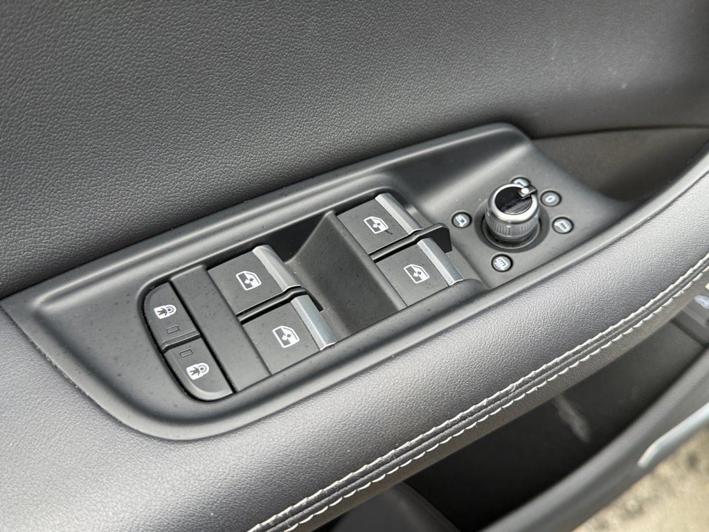 Used 2025 Audi Q7 3.0T Premium Plus AWD/4WD image 33