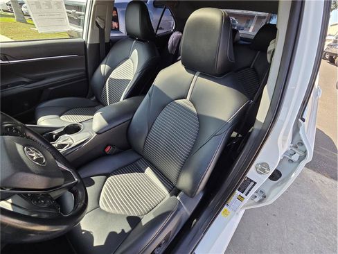 Used 2020 Toyota Camry SE w/ Carpet Mat Package FWD image 13