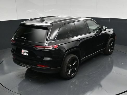 Used 2023 Jeep Grand Cherokee Limited w/ Black Appearance Package AWD/4WD image 50