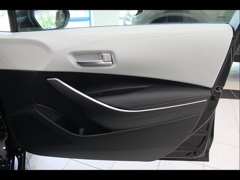 Used 2025 Toyota Corolla SE FWD image 25