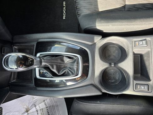Used 2018 Nissan Rogue SV image 23