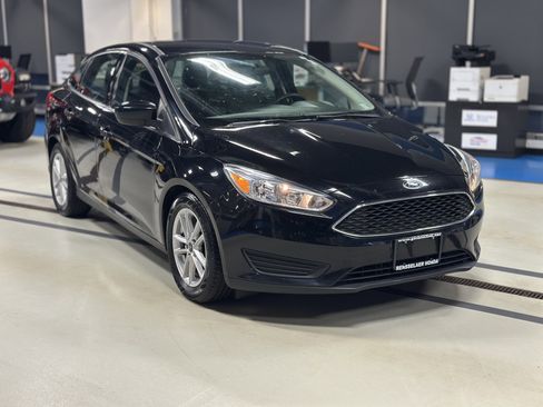 Used 2018 Ford Focus SE image 3