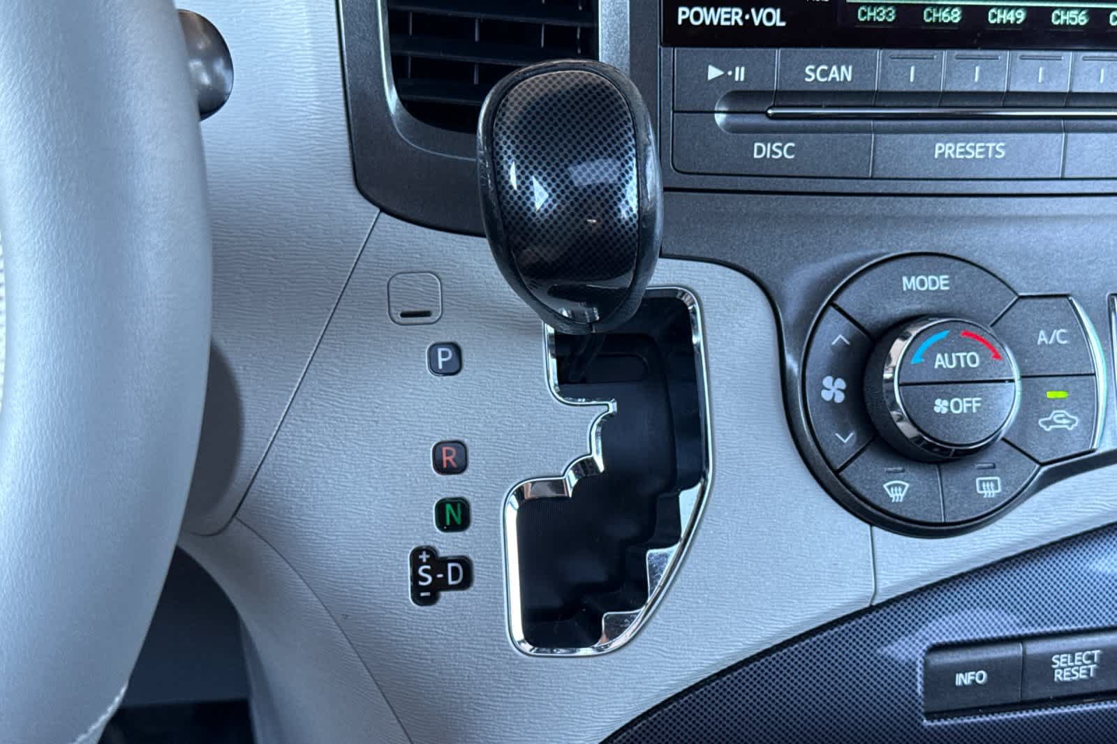 Used 2012 Toyota Sienna SE FWD image 23