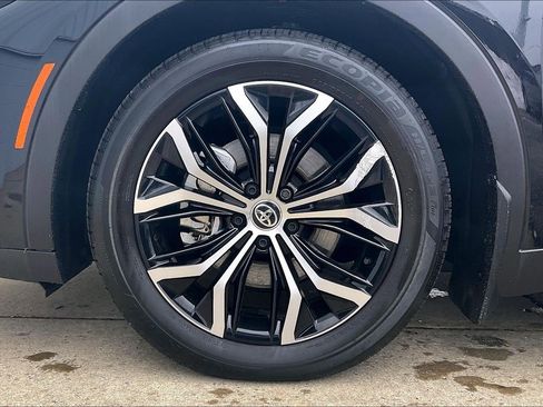 Used 2025 Toyota Crown XLE image 11