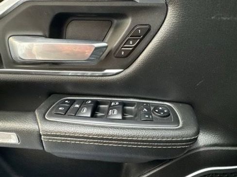 Used 2019 RAM 1500 Laramie AWD/4WD image 6
