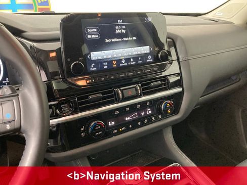 Used 2025 Nissan Pathfinder Platinum w/ Cargo Package AWD/4WD image 2