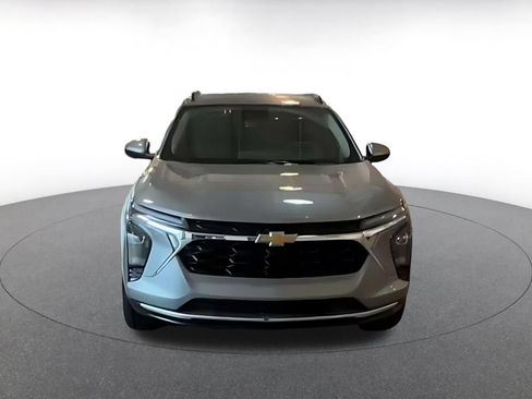 Used 2025 Chevrolet Trax LT FWD image 4