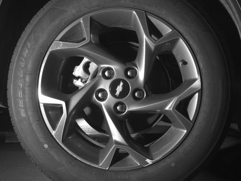 Used 2025 Chevrolet Trax LT w/ LT Convenience Package FWD image 15