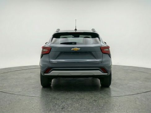 Used 2025 Chevrolet Trax LT w/ LT Convenience Package image 7