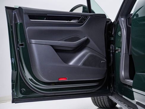 New 2026 Porsche Macan 4 Electric image 25