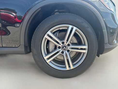 Used 2022 Mercedes-Benz GLC 300 4MATIC w/ Premium Package Lite image 11