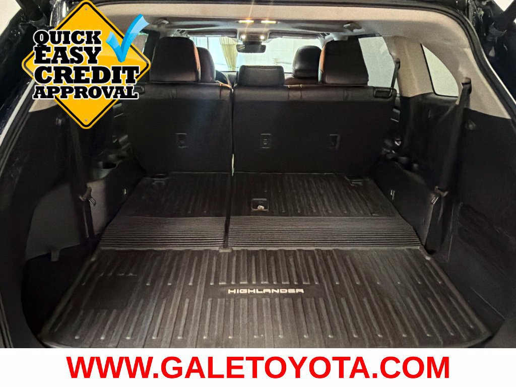 Used 2021 Toyota Highlander XLE AWD/4WD image 12
