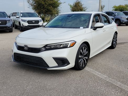Used 2024 Honda Civic EX image 3
