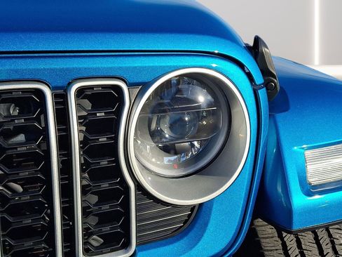 Used 2024 Jeep Wrangler Unlimited Sahara w/ Technology Group image 26