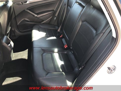 Used 2017 Volkswagen Passat 1.8T R-Line image 17
