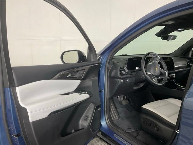 Used 2025 Chevrolet Traverse High Country AWD/4WD image 25