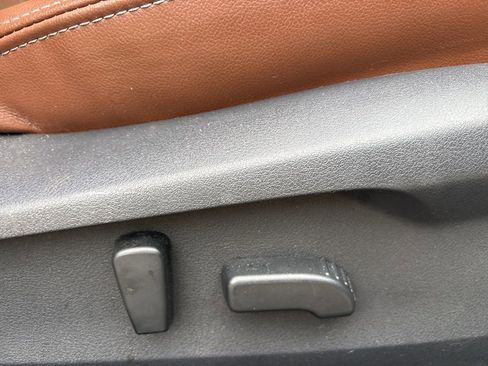 Used 2021 Subaru Outback Touring w/ Popular Package #2 image 11