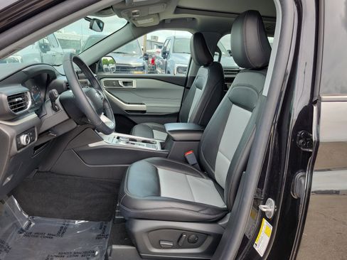Used 2023 Ford Explorer XLT w/ Equipment Group 202A RWD image 13