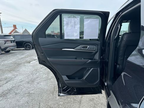 Used 2025 Ford Explorer ST-Line image 11