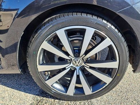 Used 2018 Volkswagen Beetle 2.0T SE image 32