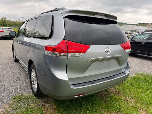 Used 2014 Toyota Sienna XLE FWD image 4
