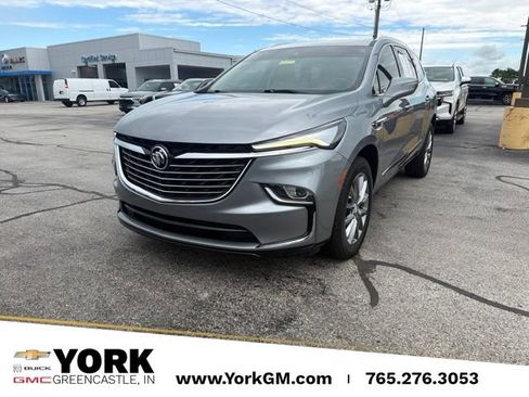 Used 2023 Buick Enclave Essence FWD image 1