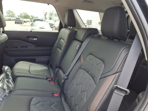 New 2026 Nissan Pathfinder Platinum w/ Cargo Package AWD/4WD image 25