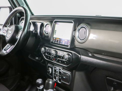 Used 2022 Jeep Wrangler Unlimited Sahara image 27