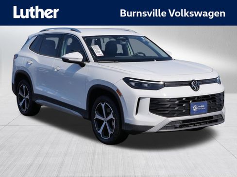 Certified 2025 Volkswagen Tiguan SE image 1