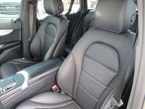Used 2022 Mercedes-Benz GLC 300 4MATIC image 17