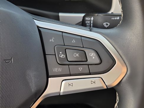 Used 2023 Volkswagen Atlas SE w/ Black Wheel Package image 25