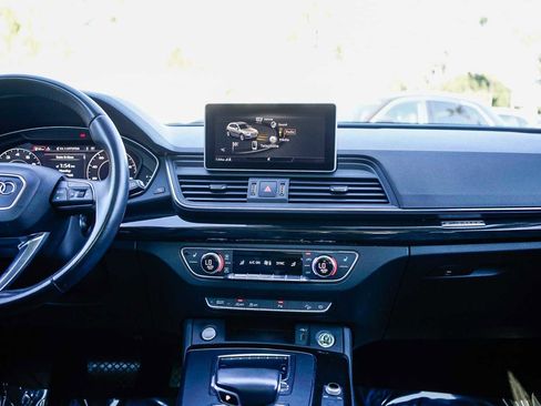 Used 2020 Audi Q5 2.0T Premium Plus w/ Premium Plus Package image 14