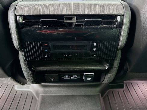 Used 2023 Jeep Wagoneer Series III w/ Preferred Equipment Group image 39