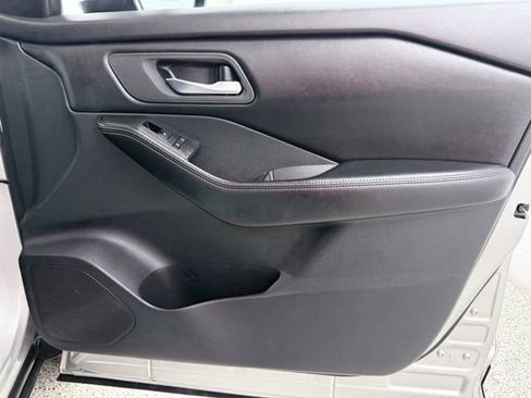 Used 2024 Nissan Rogue SV AWD/4WD image 18