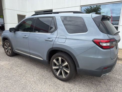 Used 2023 Honda Pilot Touring image 2