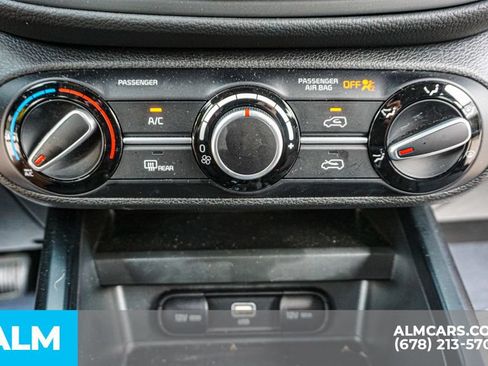 Used 2025 Kia Soul LX w/ LX Technology Package FWD image 40
