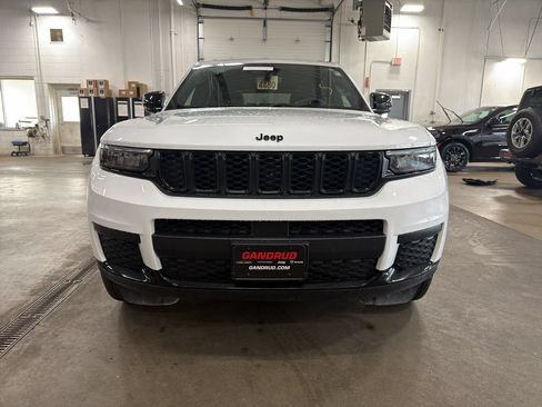 Used 2024 Jeep Grand Cherokee L Altitude AWD/4WD image 2