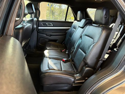 Used 2016 Ford Explorer XLT w/ Equipment Group 202A AWD/4WD image 21