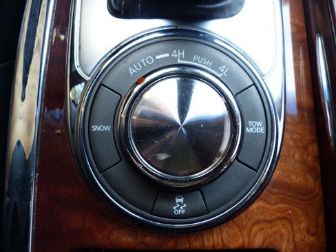 Used 2017 INFINITI QX80 Base AWD 4dr SUV w/ Deluxe Technology Package image 75