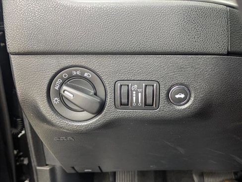 Used 2015 Dodge Charger SE w/ Sport Appearance Group image 13