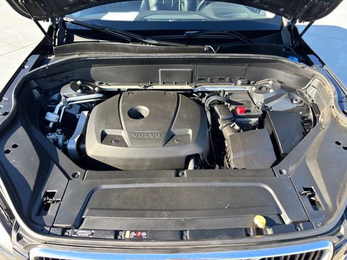 Used 2017 Volvo XC90 T6 Momentum image 10