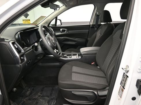 Used 2023 Kia Sorento LX image 11