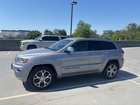 Used 2020 Jeep Grand Cherokee Overland AWD/4WD image 2