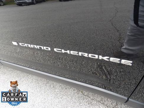 Used 2023 Jeep Grand Cherokee Laredo AWD/4WD image 13
