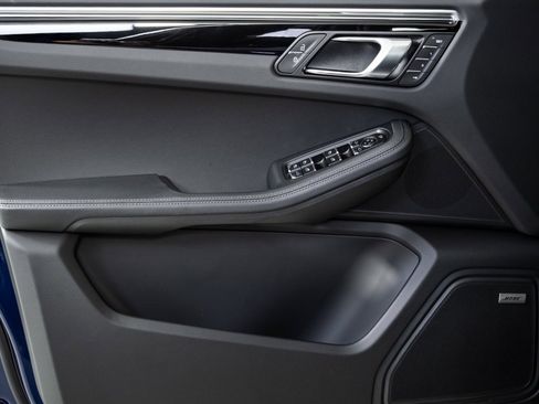 New 2026 Porsche Macan image 6