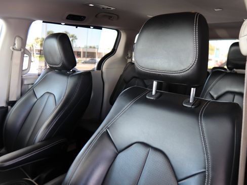 Used 2021 Chrysler Voyager Lxi image 19