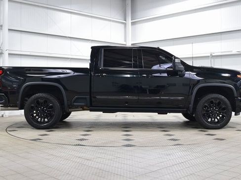 Used 2024 Chevrolet Silverado 2500 High Country w/ High Country Premium Package image 9