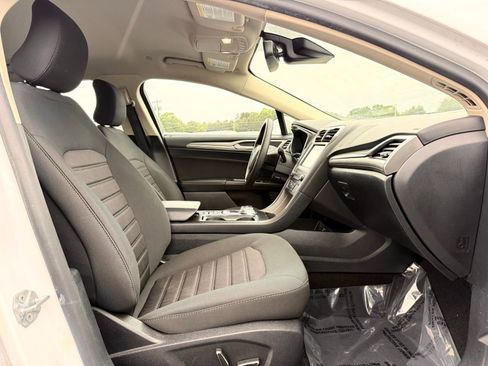 Used 2019 Ford Fusion SE FWD image 20