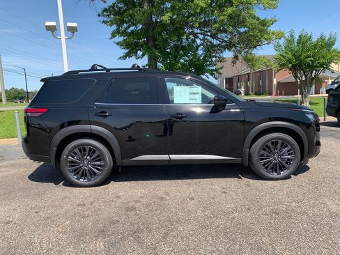 New 2026 Nissan Pathfinder SL w/ SL Premium Package FWD image 2